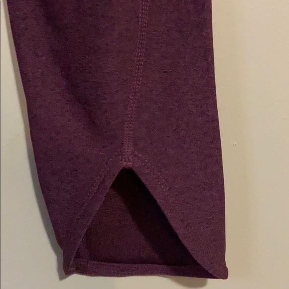 Z by Zella Burgundy High Rise Capri Size Medium - Picture 5 of 7